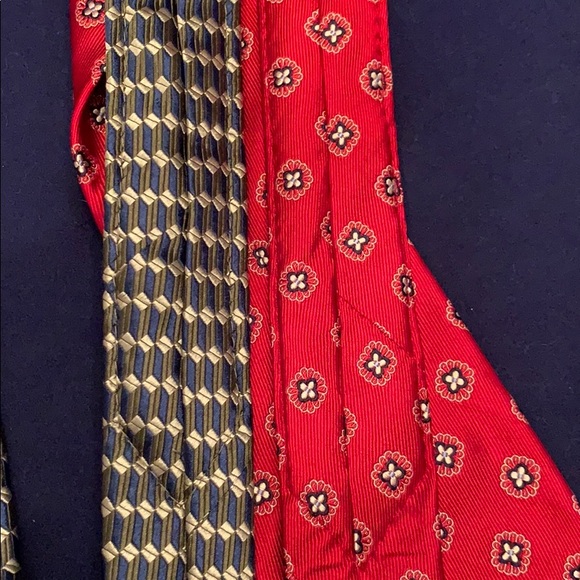Two Roundtree & Yorke All Silk Handmade Necktie - Picture 7 of 8